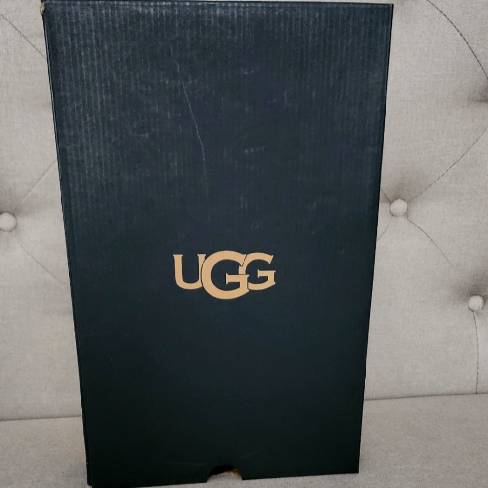 Ugg - Picture 9 of 9